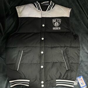 Brooklyn Nets Reversible Puffer Vest size L